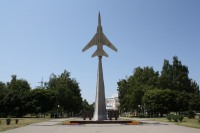 Героям-авіаторам 13-ої гвардійської Дніпропетровсько-Будапештської важкої бомбардувальної авіаційної дивізії