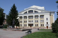 Полтавський  академічний обласний український музично-драматичний театр ім. М. В. Гоголя.