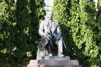 Патону Євгену Оскаровичу пам’ятник